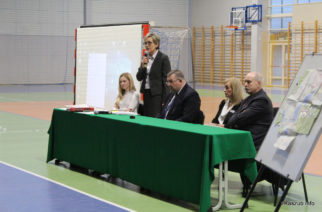 Burzliwa dyskusja ws. obwodów szkół w Kiełpinie i Dzierżążnie. Rodzice otrzymają ankietę