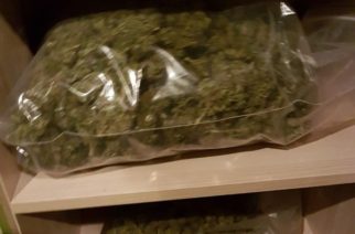 Transakcja narkotykowa na parkingu w Chwaszczynie. Przekazywali sobie 8 kg marihuany