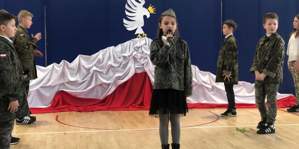 Uczniowie „Jedynki” pamiętają o bohaterach ,,Wyklętych” [ZDJĘCIA]