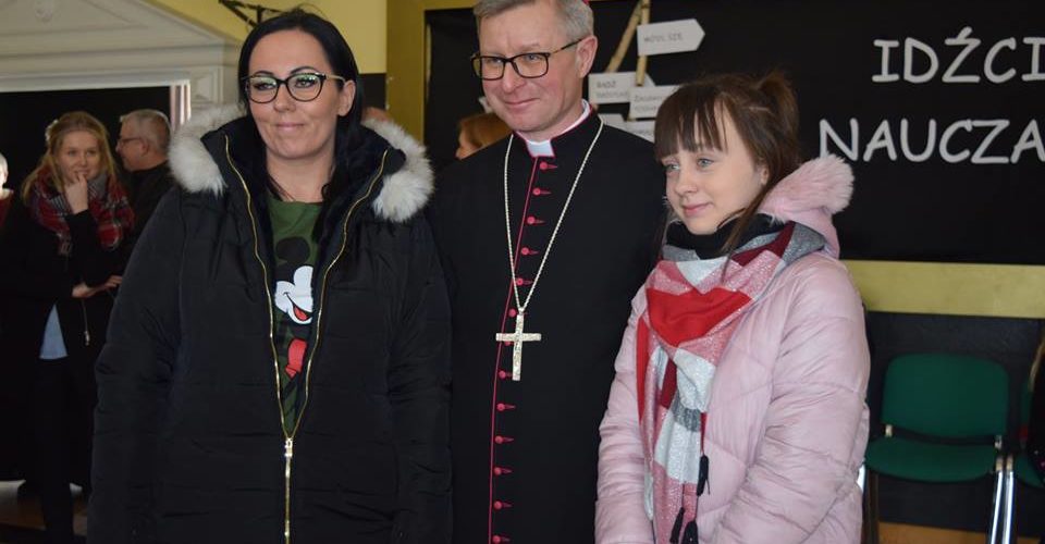 Ks. bp Arkadiusz Okroj spotkał się z mieszkańcami Chmielna [ZDJĘCIA]