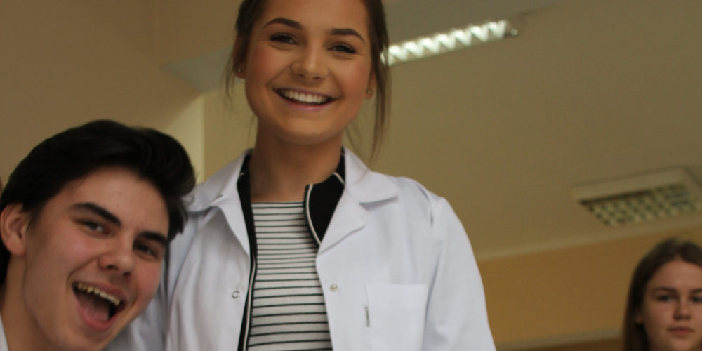 „Chemia pod lupą” w I LO „na Klasztornej” [ZDJĘCIA]