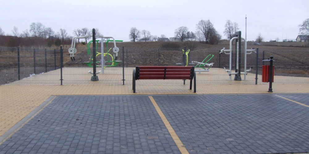 W Pomieczynie powstał ciąg pieszo-jezdny oraz siłownia zewnętrzna