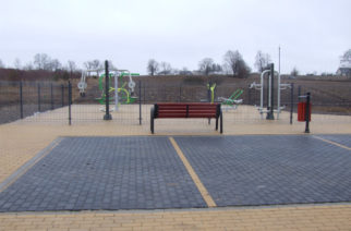 W Pomieczynie powstał ciąg pieszo-jezdny oraz siłownia zewnętrzna