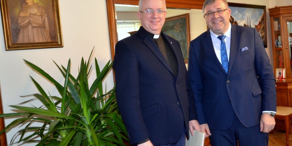 Kartuska Kolegiata i kościół w Mirachowie z umowami na renowację