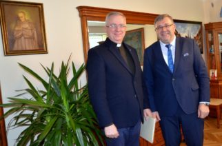 Kartuska Kolegiata i kościół w Mirachowie z umowami na renowację