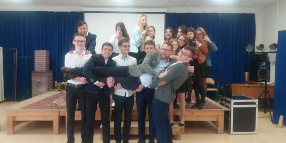 Według opinii uczniów i rodziców, Mateusz Frąckiewicz był niezwykle lubianym i cenionym nauczycielem ZKiW w Kamienicy Szlacheckiej fot. FB