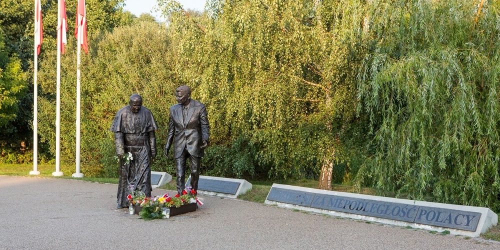 W Gdańsku pomazano farbą pomnik Jana Pawła II