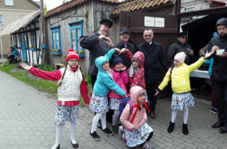 Banińskie „Spiéwné kwiôtczi” wśród rybaków