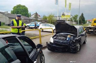 Policjanci wyjaśniają okoliczności kolizji trzech aut w Borkowie