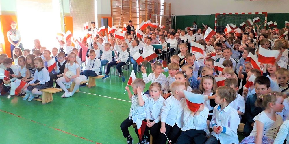 Manifestacja patriotyczna w szkole w Borkowie [ZDJĘCIA]