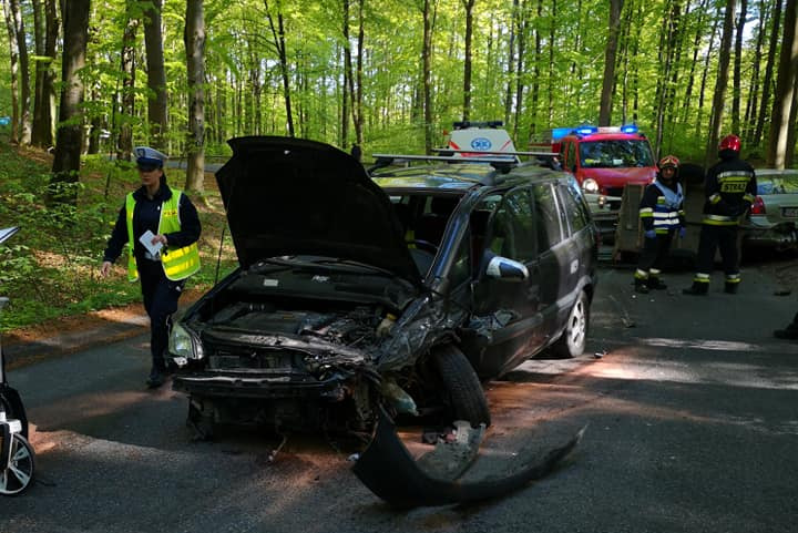Wypadek na trasie Somonino – Egiertowo. Dwie osoby w szpitalu