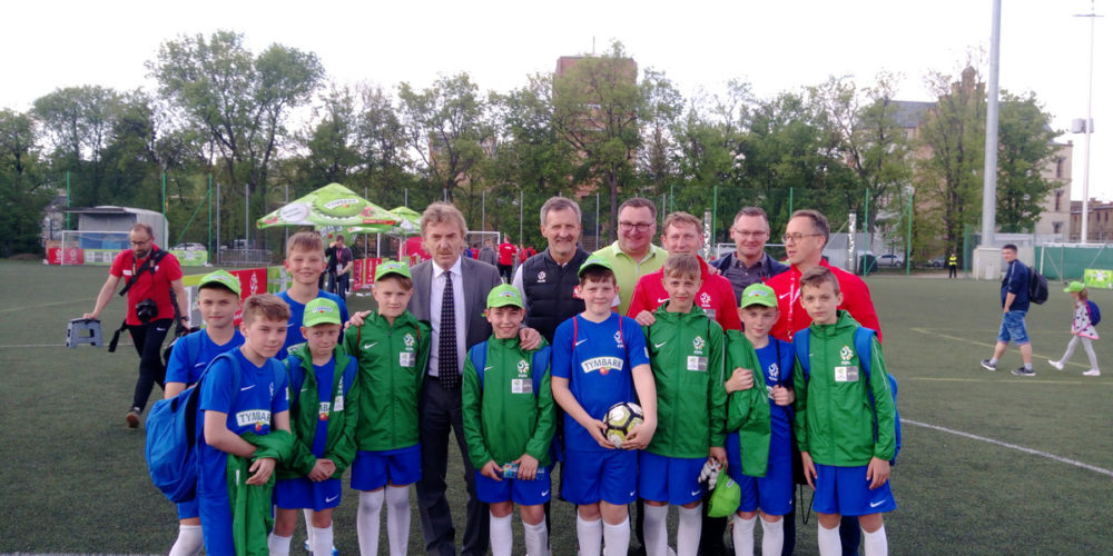 Stężyccy piłkarze na podium Wielkiego Finału Turnieju o Puchar Tymbarku!