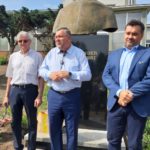 Zieleń przy pomniku Aleksandra Majkowskiego w Kartuzach