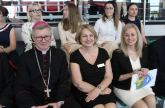 Ostatnie spotkanie w murach szkoły. W Szkole Podstawowej w Kiełpinie pożegnano absolwentów [ZDJĘCIA] 2019