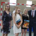 Koniec siedzenia w szkolnych ławkach, czas na wakacje! Zakończenie roku szkolnego w ZSZiO w Kartuzach [ZDJĘCIA]