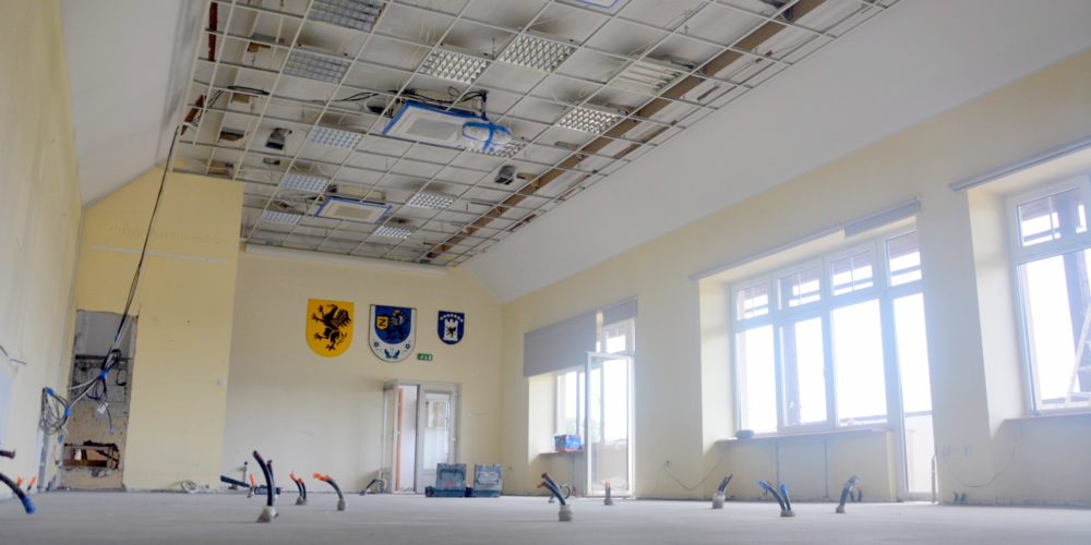 Modernizacja budynku Urzędu Gminy już na półmetku