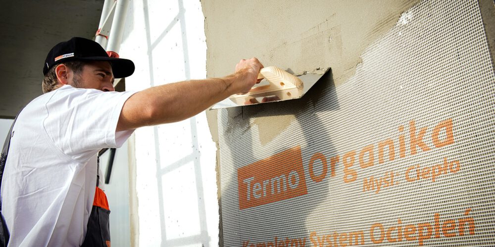 Czym ocieplić dom? Jedno rozwiązanie do kompleksowej izolacji ścian styropianem