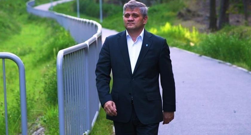 Kartuzy. Andrzej Bystron: „Gołuńskiego ludzie wybierają poprzez rozdawanie „Grześków” i uścisk dłoni…”