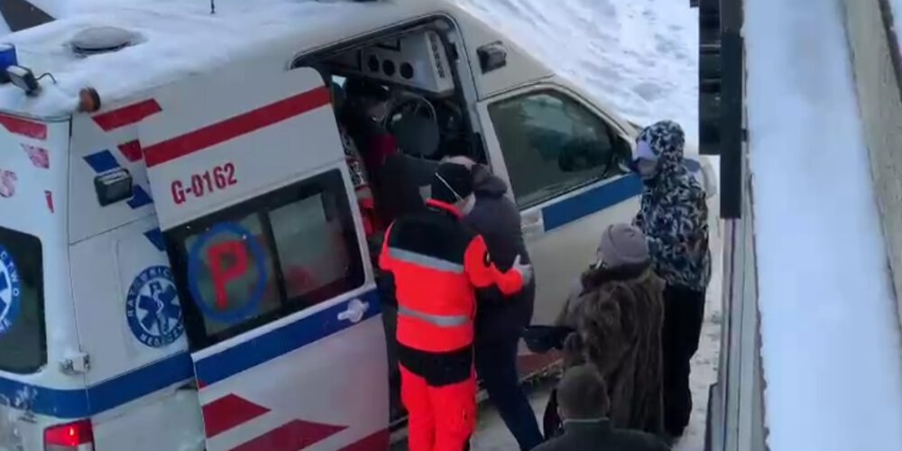 Kartuzy. Ofiara śliskiego Rynku z rozciętą głową. Radni opozycji: „Stało się to, co można było przewidzieć…”