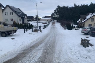 Kiełpino. „Burmistrz robi piękne i śliskie deptaki, a nie może zająć się drogami…”