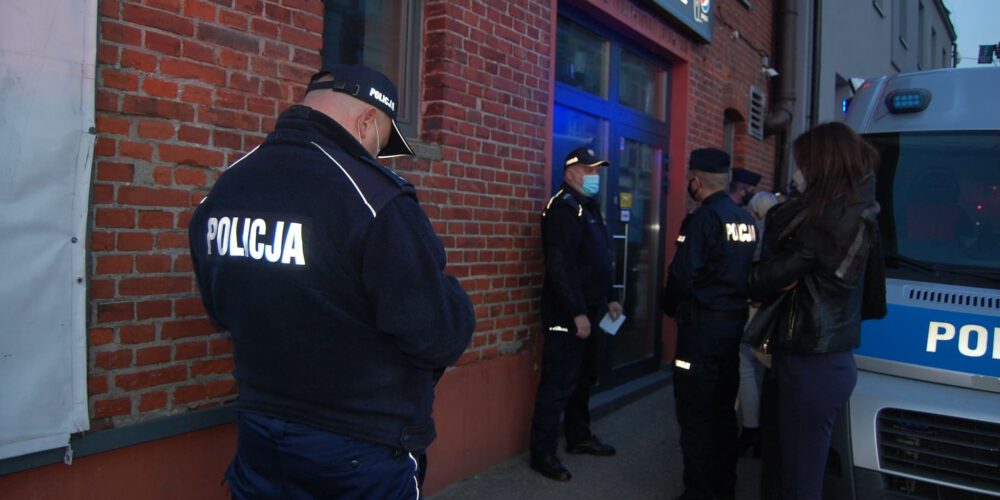 Kartuzy. Stand-up w „Pretekście” odwołany. Spotkanie sympatyków partii odbędzie się ponownie