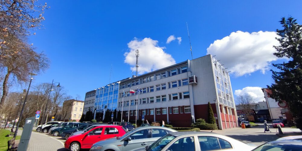 Kartuzy. Nadzwyczajna sesja Rady Miejskiej już dziś. M. Treder: „Burmistrz usilnie próbuje sprzedawać majątek gminny…”