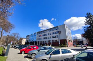 Kartuzy. Nadzwyczajna sesja Rady Miejskiej już dziś. M. Treder: „Burmistrz usilnie próbuje sprzedawać majątek gminny…”