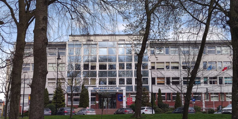 Kartuzy. Burmistrz nie bierze urlopu by pobrać ekwiwalent? S. Biankowska: „Jest zaangażowany w sprawy gminy i jej mieszkańców…”