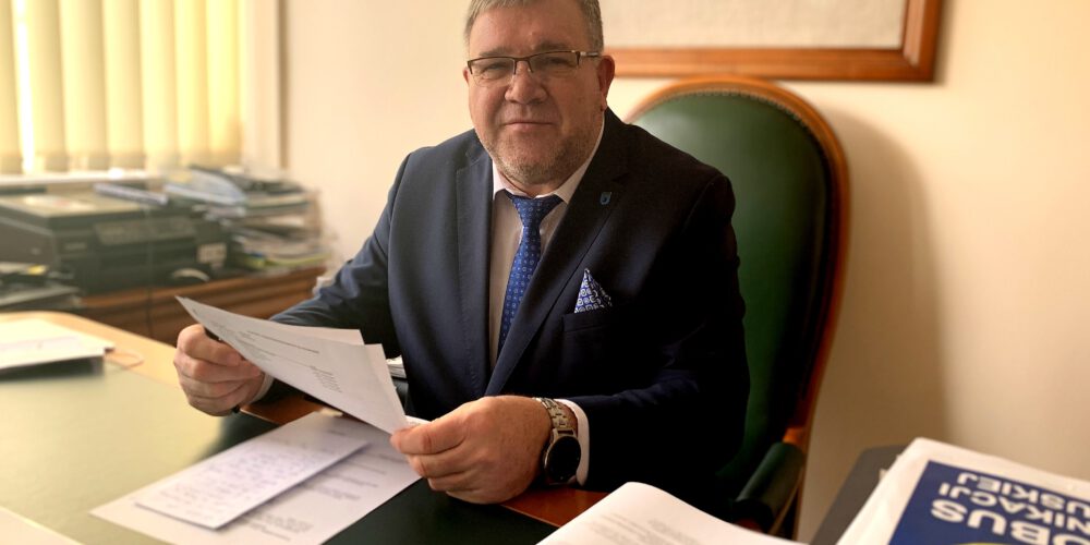 Kartuzy. Czat z burmistrzem „po kartusku”, czyli trudne pytania i oczekiwanie na odpowiedzi