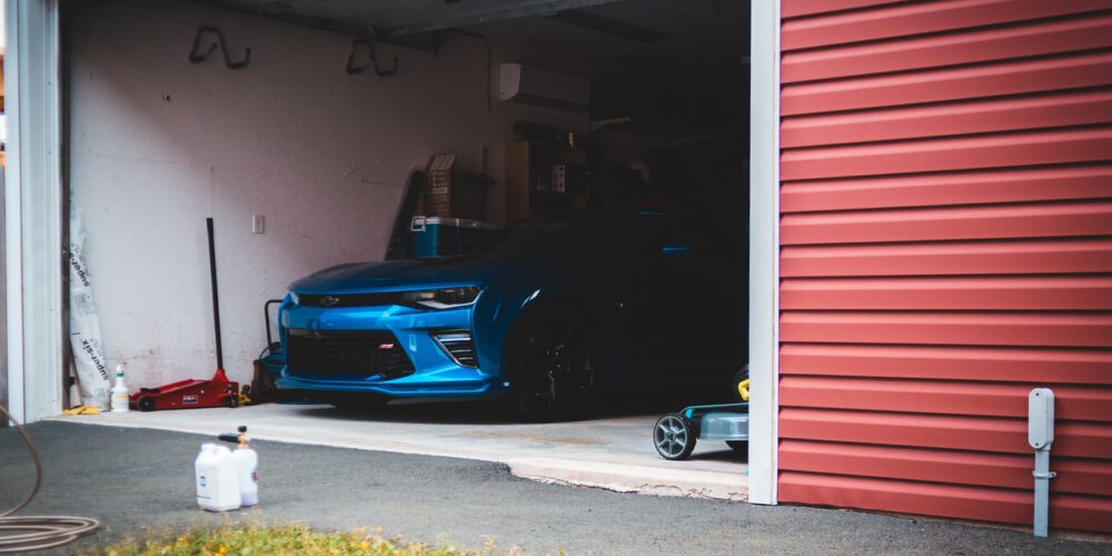 Uchylna czy segmentowa – jaką bramę garażową wybrać?
