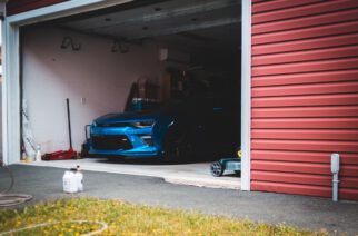 Uchylna czy segmentowa – jaką bramę garażową wybrać?