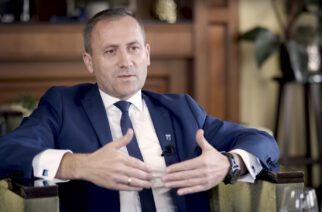 Kartuzy. Tomasz Belgrau występuje z klubu PiS. „Mam dość walki politycznej burmistrza…”