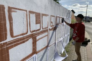 Somonino. Na przystanku autobusowym powstaje mural. Poznaj autora!