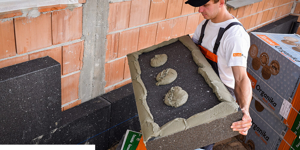 Planujesz ocieplenie domu? Sprawdź, jak oszczędzić czas i pieniądze!