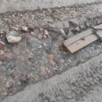 Kiełpino. Prywatna droga jak rwący strumień. Mieszkańcy: „Nikt nam nie pomaga…”