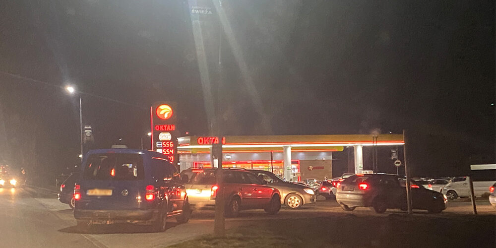 Pow. kartuski. Tłok na stacjach benzynowych.  Zobacz wideo!