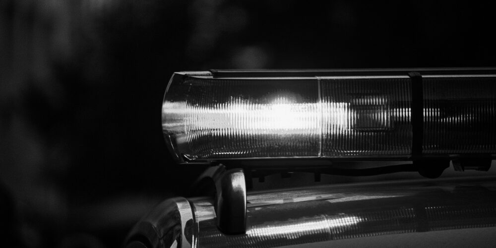 Szymbark. Potrącił grupę pieszych i uciekł. Nie żyje 19-letnia kobieta