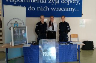 Kartuzy. Policjanci na „dniach otwartych” w Zespole Szkół Ogólnokształcących nr 2