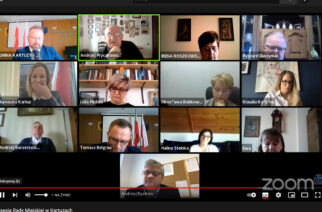 Kartuzy. Trwa sesja RM. Sauna na terenie szkoły do rozbiórki. Radny pyta, dlaczego?