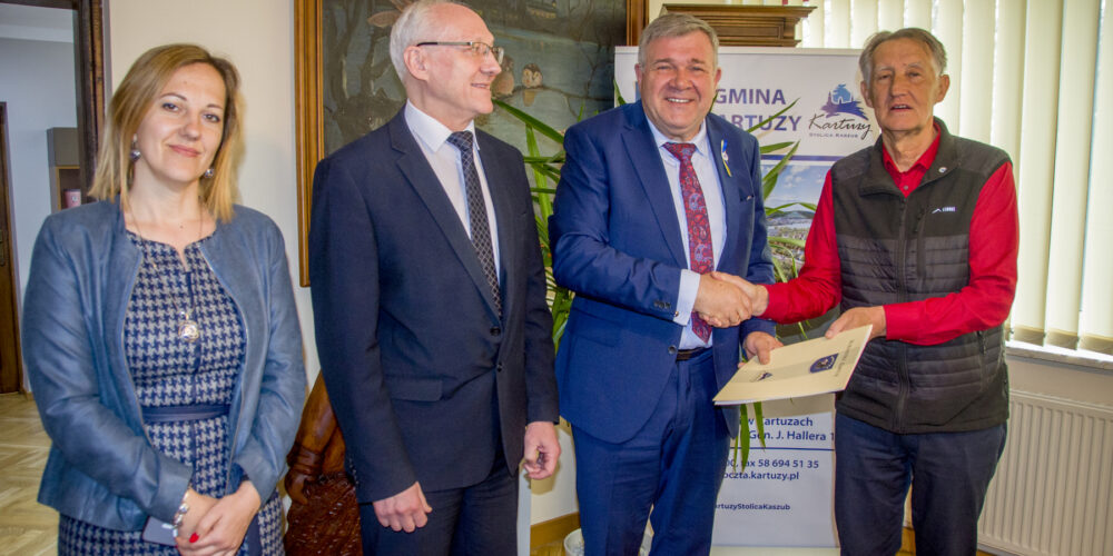 Bącz, Mirachowo. Umowa na budowę i remont dróg podpisana