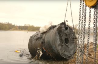 Kartuzy. Wydobyto duże elementy metalowe z J. Karczemnego. Zobacz wideo!