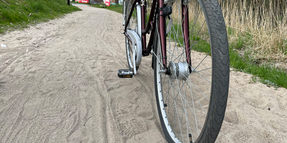 Kartuzy. „Hawajskie piaski” dla rowerzystów. „Czy ktoś rozwiąże ten problem?”