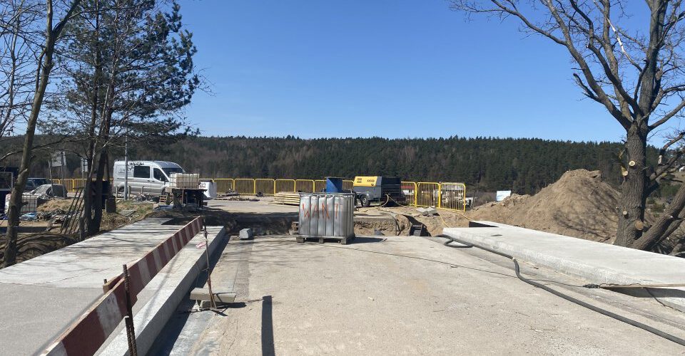 Somonino. Prace przy wiadukcie postępują