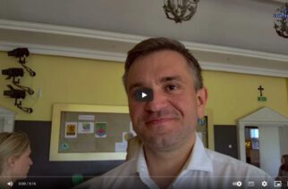 Chmielno. Wręczenie laptopów dzieciom z rodzin „popegeerowskich”