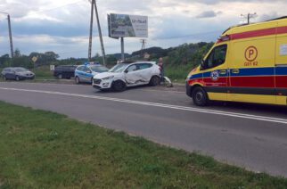 Somonino. 23-letni Ukrainiec „z promilami” wjechał w kilka samochodów