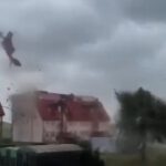 Sierakowice. Dach budynku w powietrzu! Zobacz wideo!