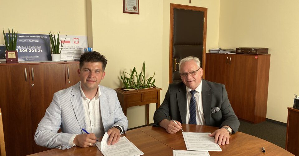 Gm. Somonino. Podpisano umowę na przebudowę drogi w kierunku Kamiennego Wesela