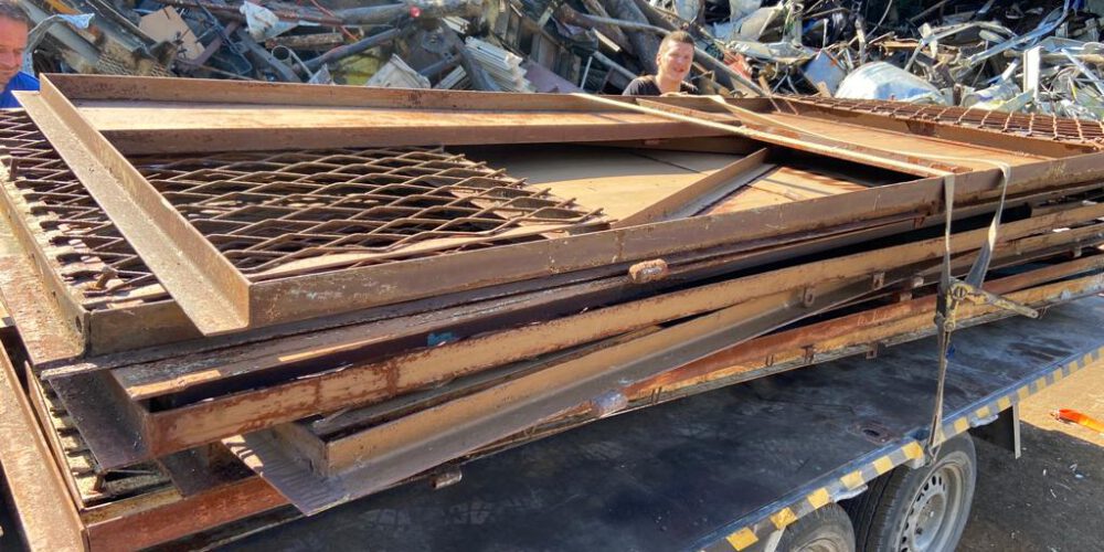 Sierakowice. Sprzedali metalowy łup na złomie. Szybko wpadli w ręce policji