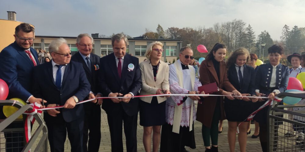 Borcz. Otwarto kompleks boisk. W ramach inwestycji m. in. bieżnia i monitoring