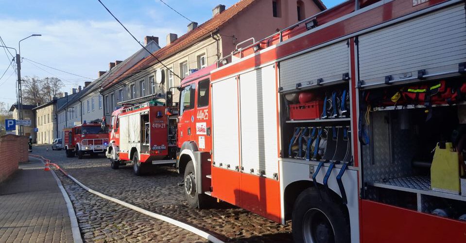 Kartuzy. Płonął garaż przy ul. Klasztornej